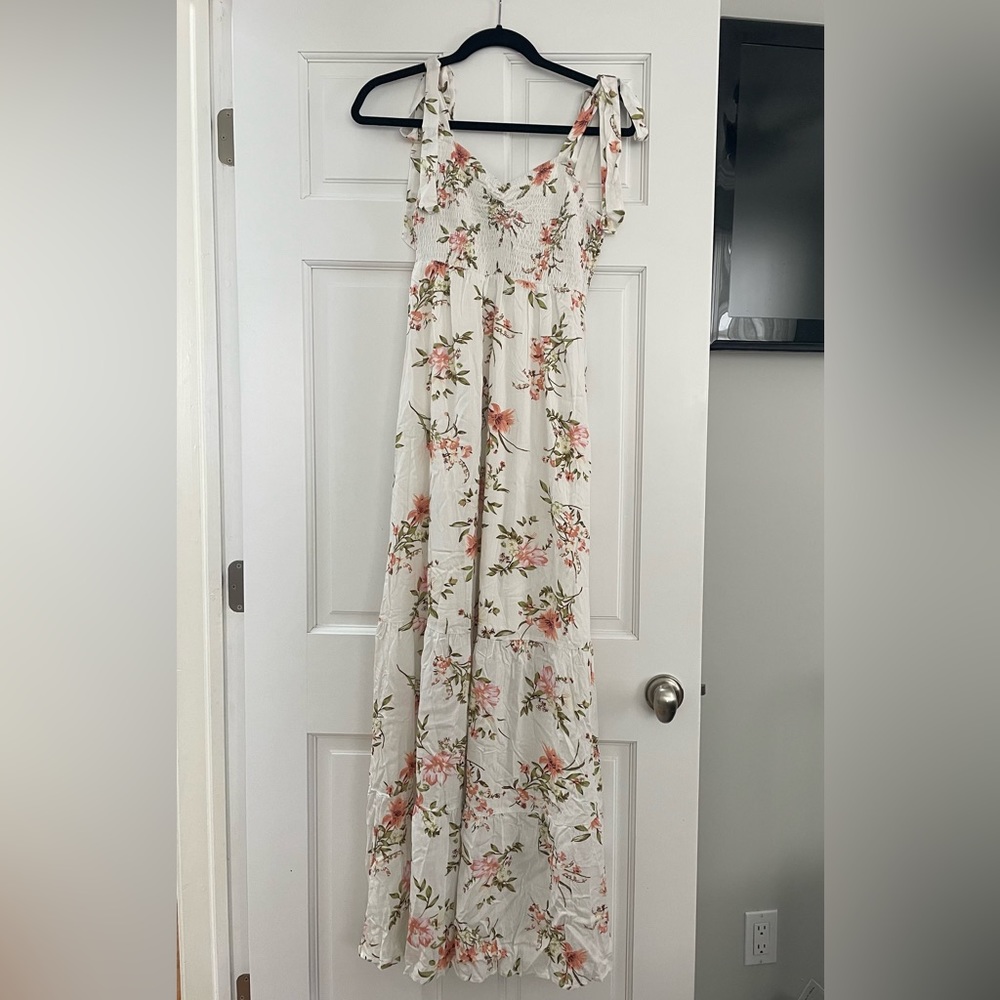 White floral maxi dress NWT from a boutique